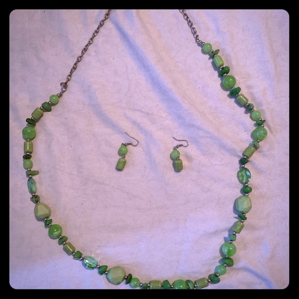 Emerald green necklace and earring set